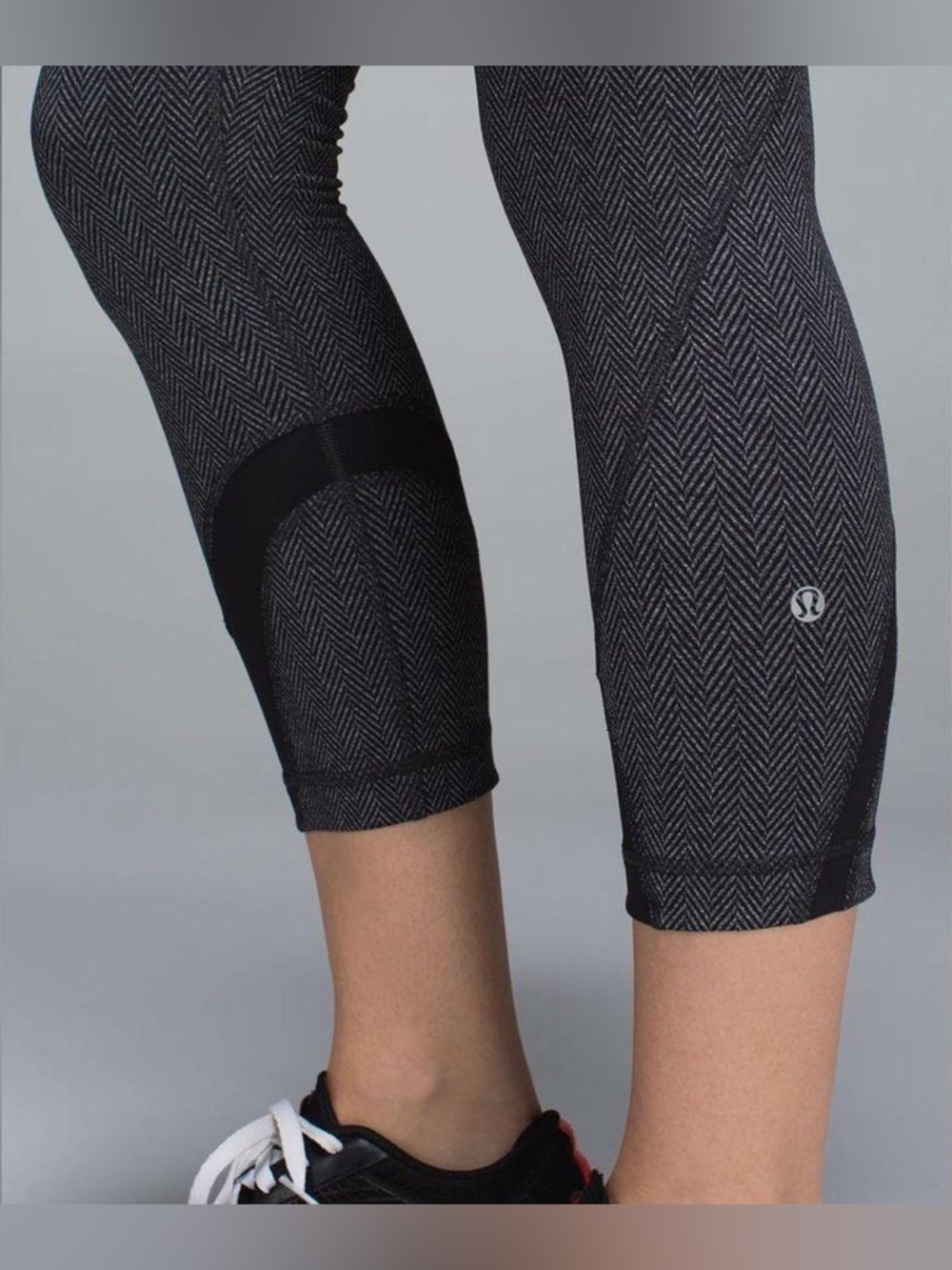 Lululemon Run Inspire Cropped Black Herringbone Workout Leggings Size 4 - Picture 2 of 4